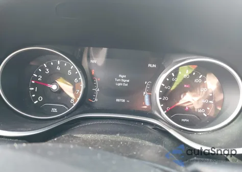 2018 Jeep Compass Latitude 4X4 z USA, uszkodzony, nr VIN 3C4NJDBB5JT207710